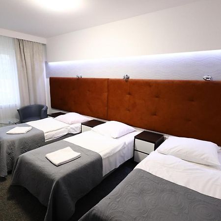 Hotel Junior Краков Экстерьер фото