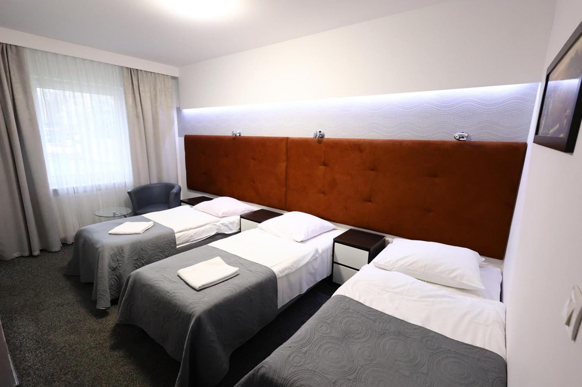 Hotel Junior Краков Экстерьер фото