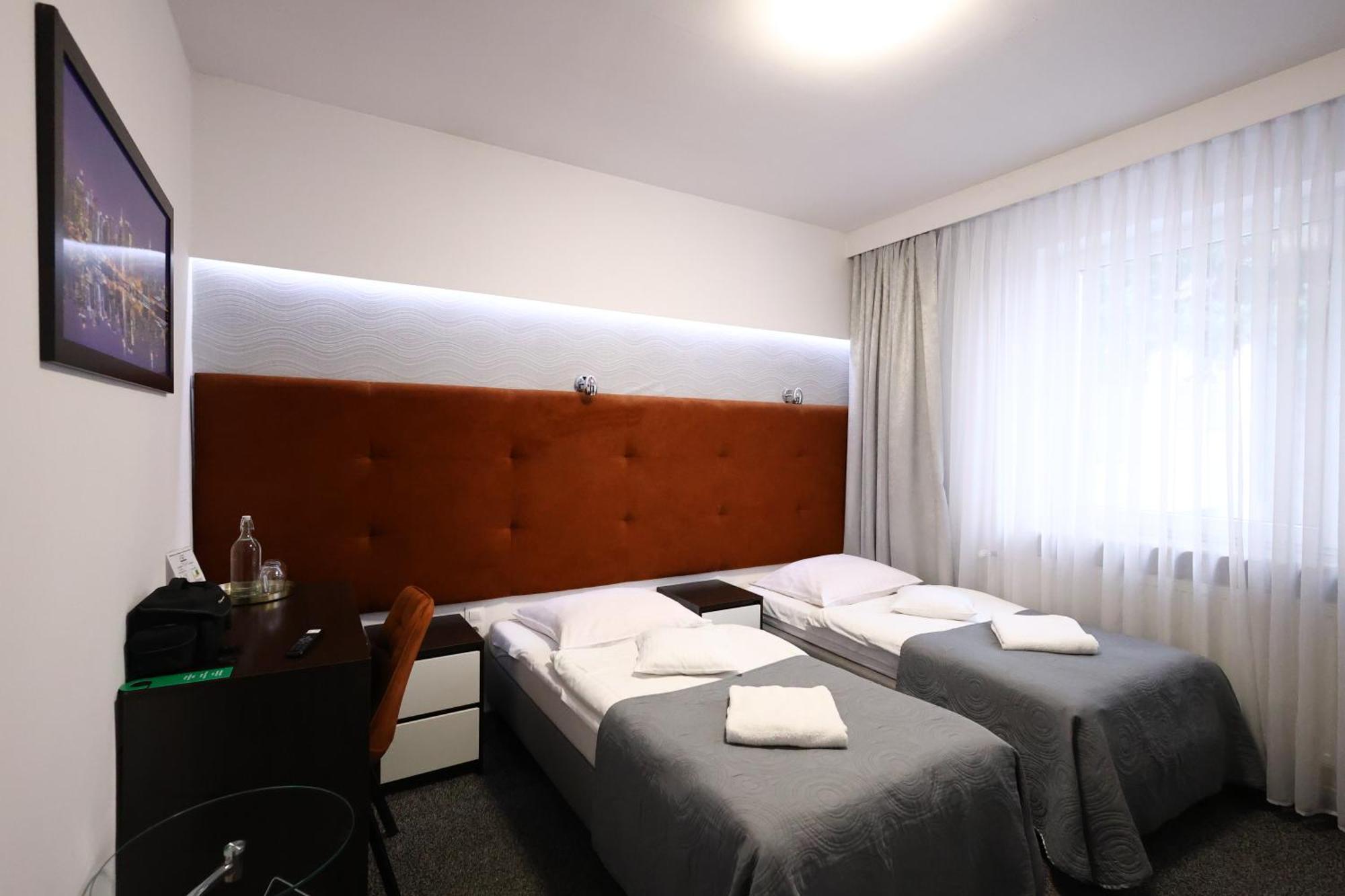 Hotel Junior Краков Экстерьер фото
