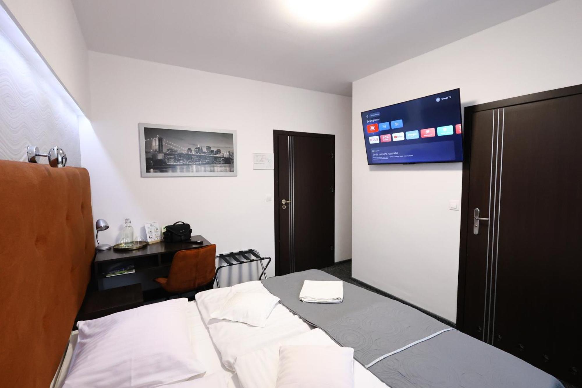 Hotel Junior Краков Экстерьер фото