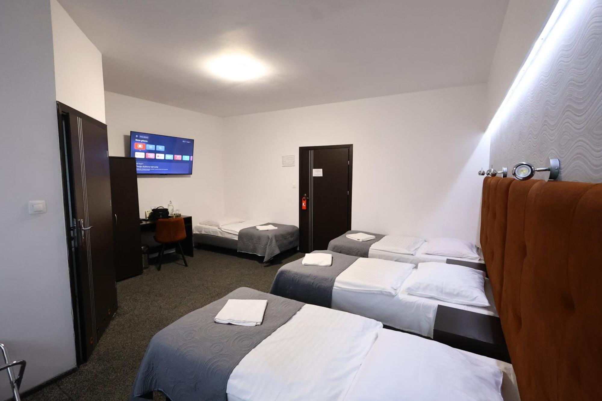 Hotel Junior Краков Экстерьер фото