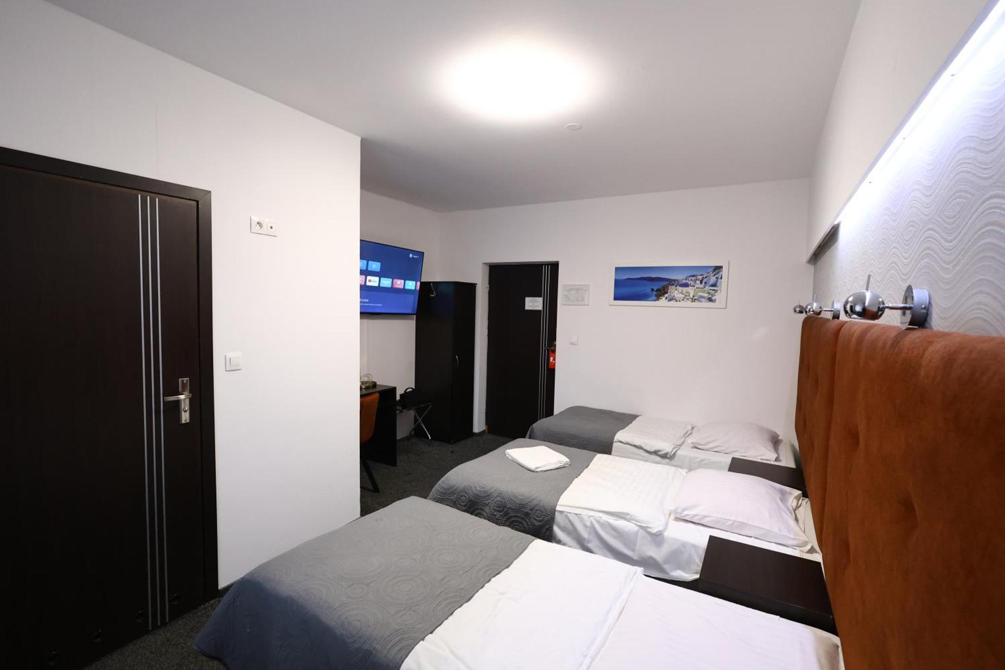 Hotel Junior Краков Экстерьер фото