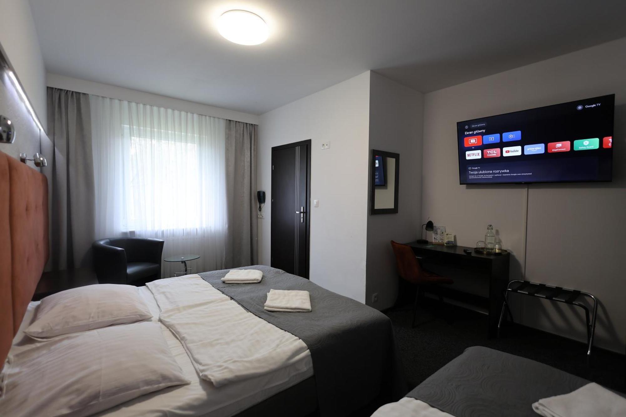 Hotel Junior Краков Экстерьер фото