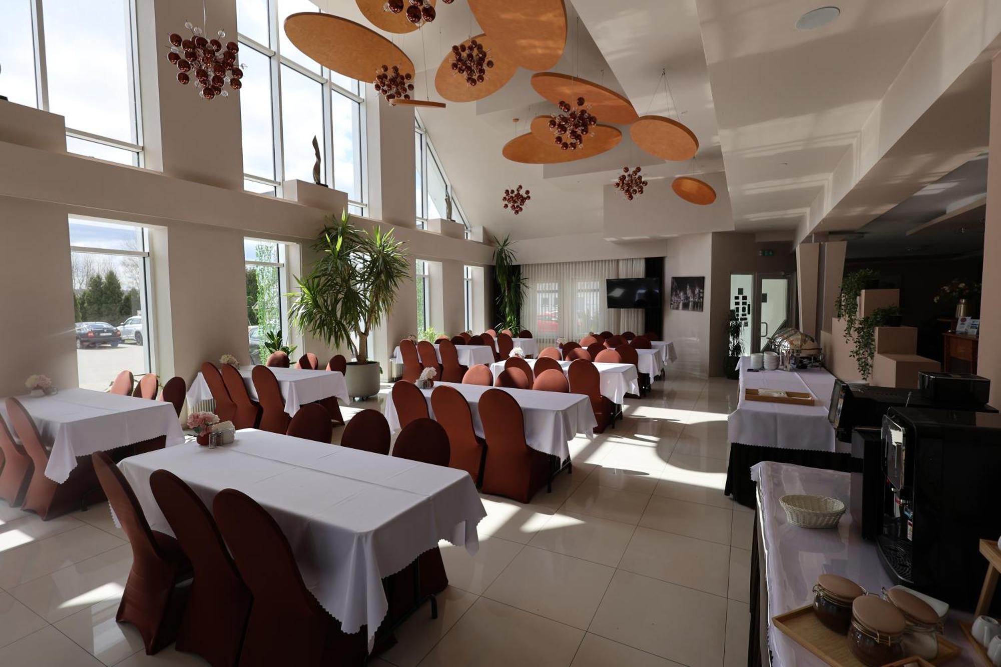 Hotel Junior Краков Экстерьер фото