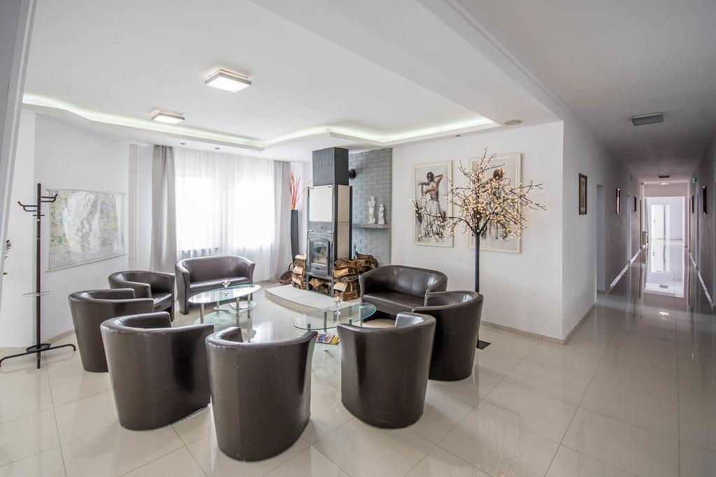 Hotel Junior Краков Экстерьер фото