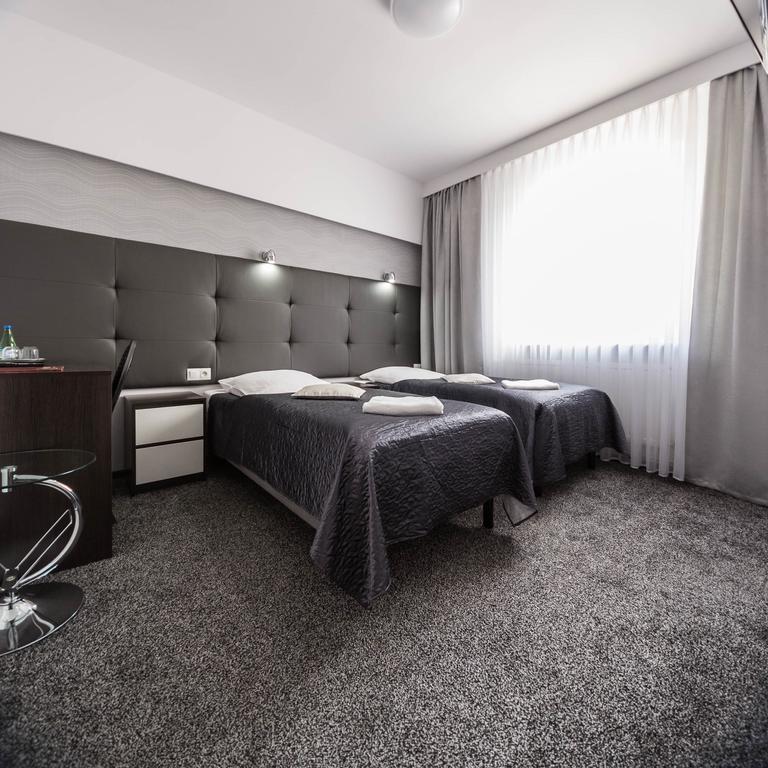 Hotel Junior Краков Экстерьер фото
