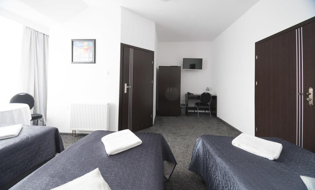Hotel Junior Краков Экстерьер фото