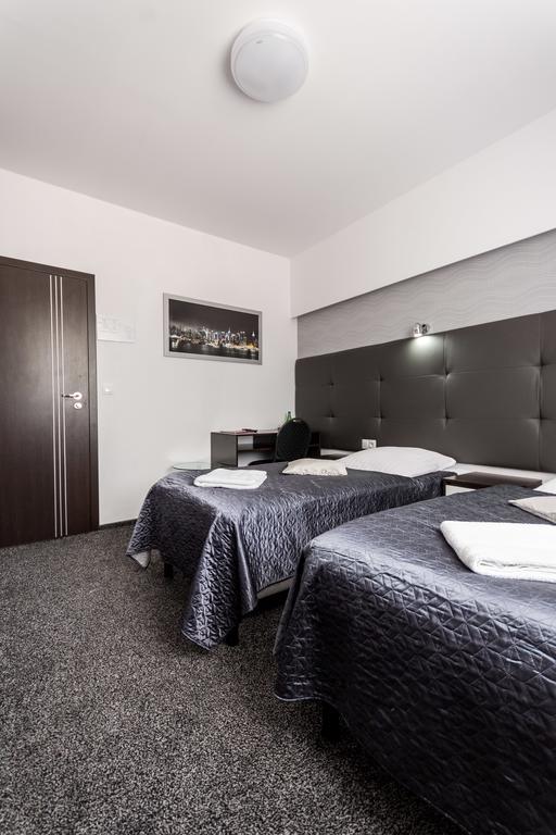 Hotel Junior Краков Экстерьер фото