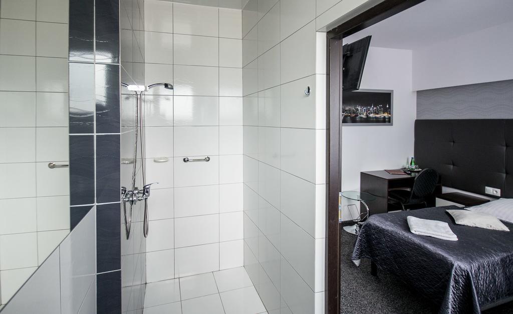 Hotel Junior Краков Экстерьер фото