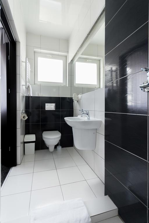 Hotel Junior Краков Экстерьер фото