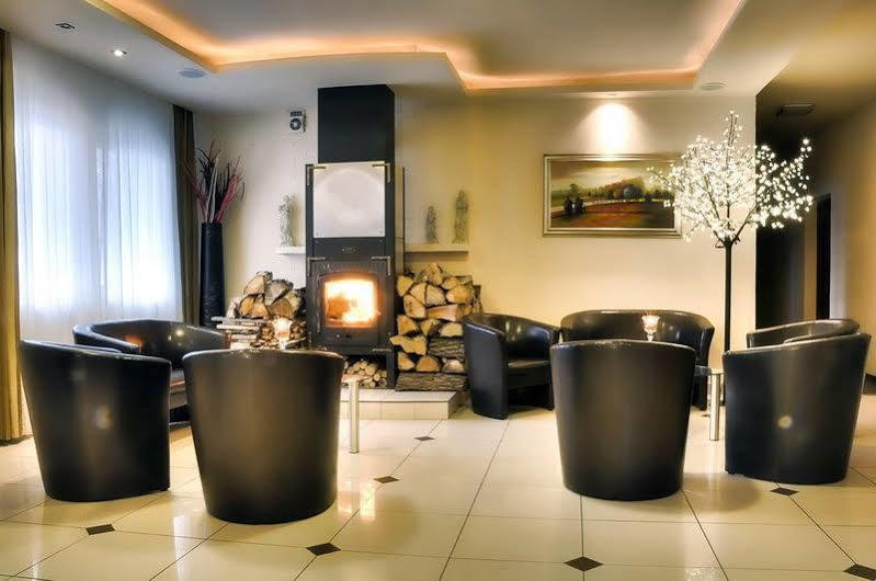 Hotel Junior Краков Экстерьер фото