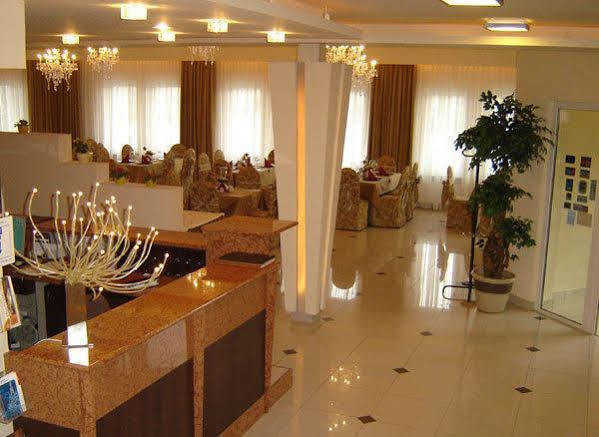 Hotel Junior Краков Экстерьер фото